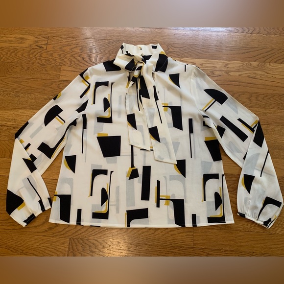 Tie neck long sleeve blouse size L - Picture 4 of 12